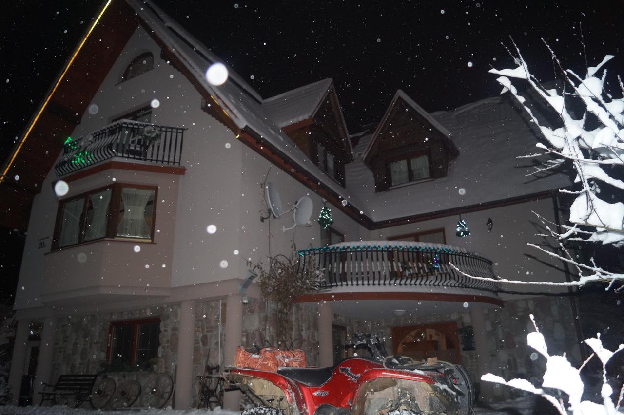 Apartamenty I Pokoje Rodzinne Czarna Gora Luaran gambar