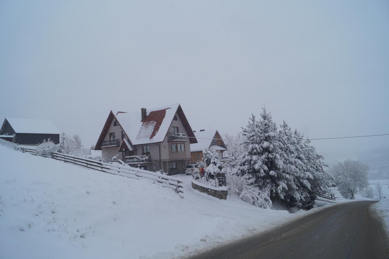 Apartamenty I Pokoje Rodzinne Czarna Gora Luaran gambar